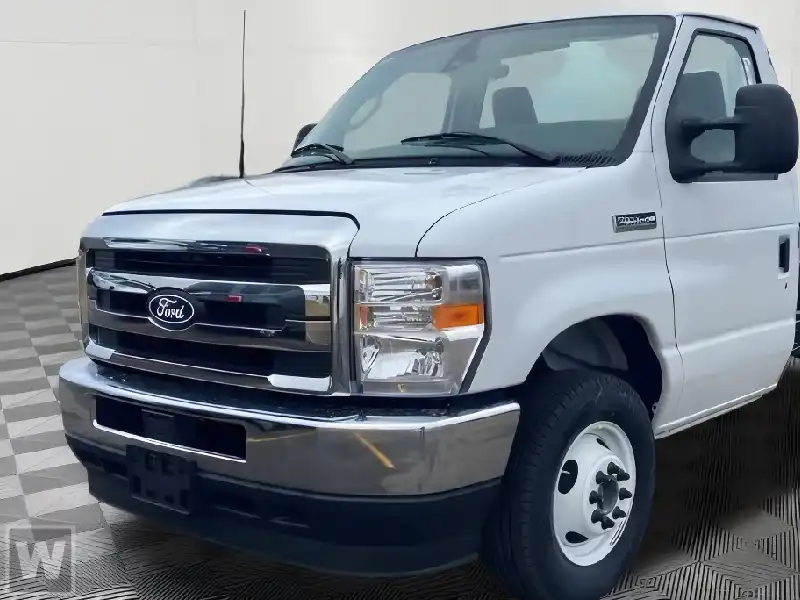 2026 Ford E-Series SRW E-350 Super Duty 138 in WB's photo