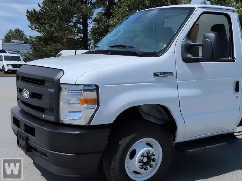 2026 Ford E-Series DRW E-450 Super Duty 158 in WB's photo