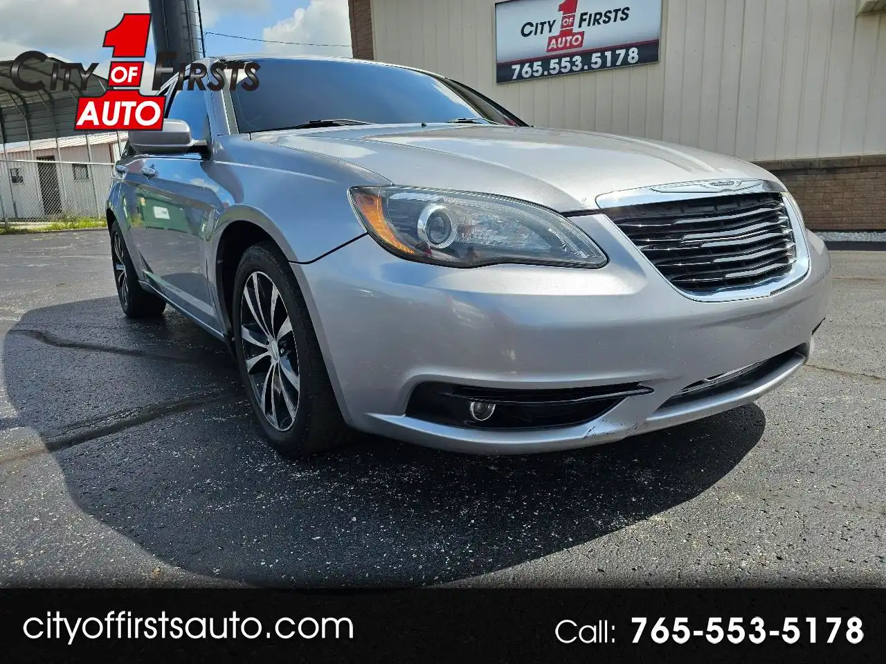 2013 Chrysler 200 Touring's photo