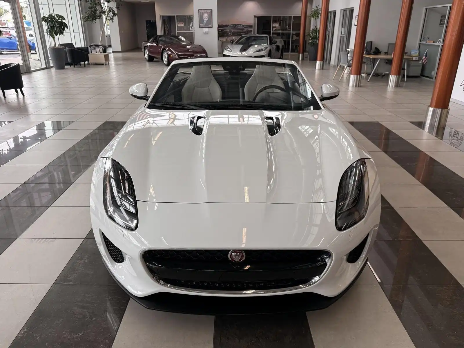 2018 Jaguar F-TYPE 296hp Convertible's photo