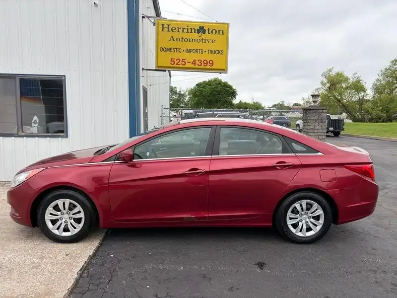 2011 Hyundai Sonata I4 GLS A T's photo