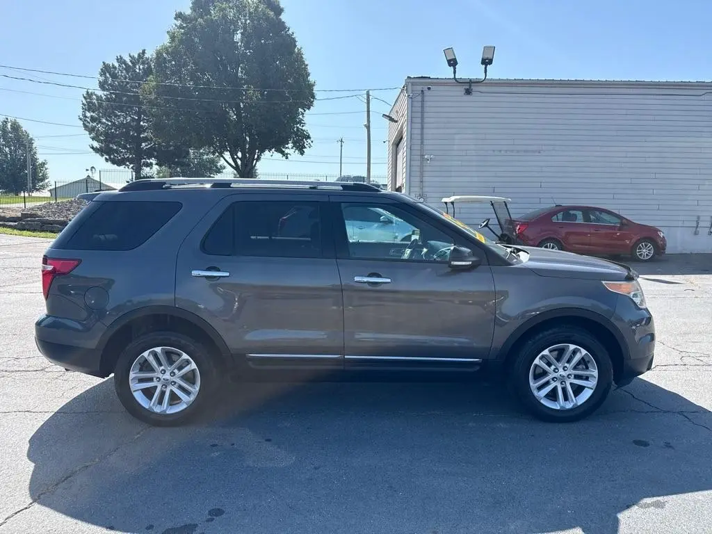 2015 Ford Explorer XLT 4x4 photo 5