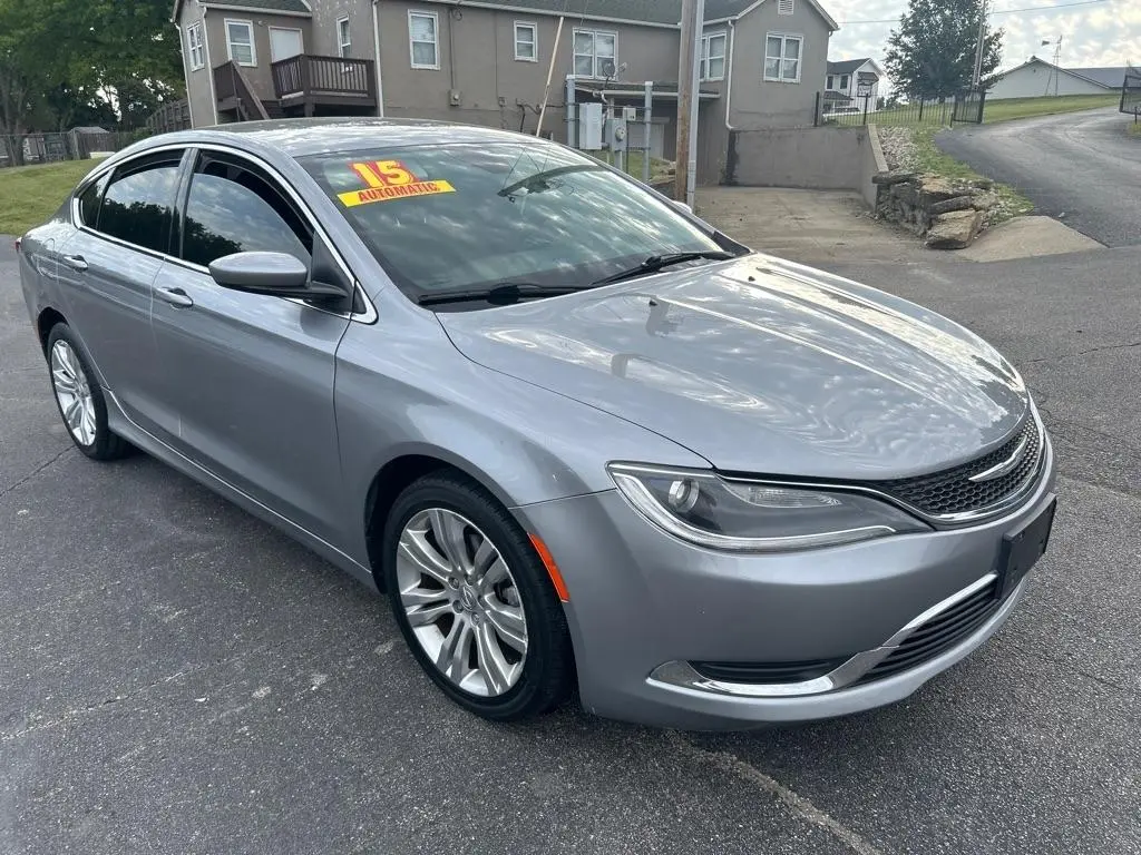 2015 Chrysler 200 Limited photo 4