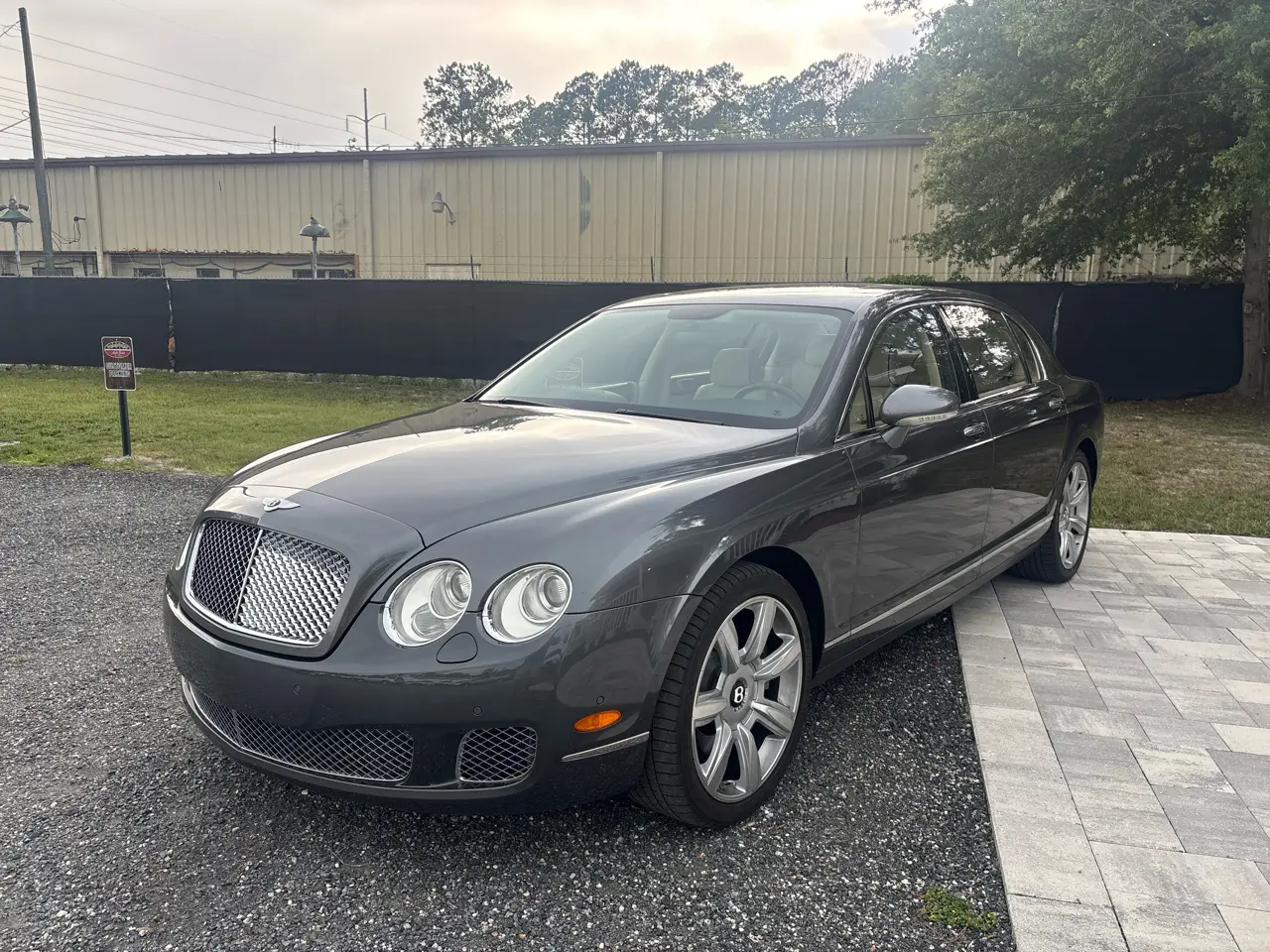 2009 Bentley Flying Spur Base photo 3