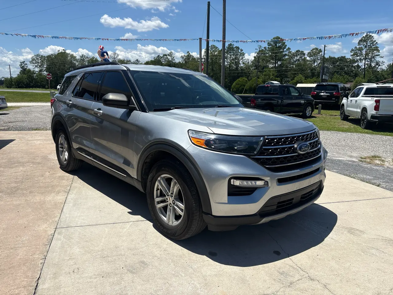 2023 Ford Explorer XLT 4WD photo 3