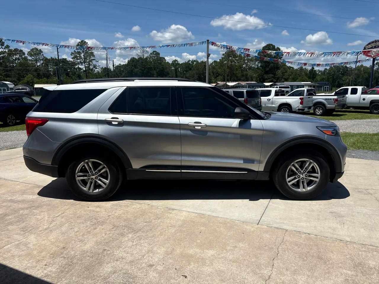2023 Ford Explorer XLT 4WD photo 4