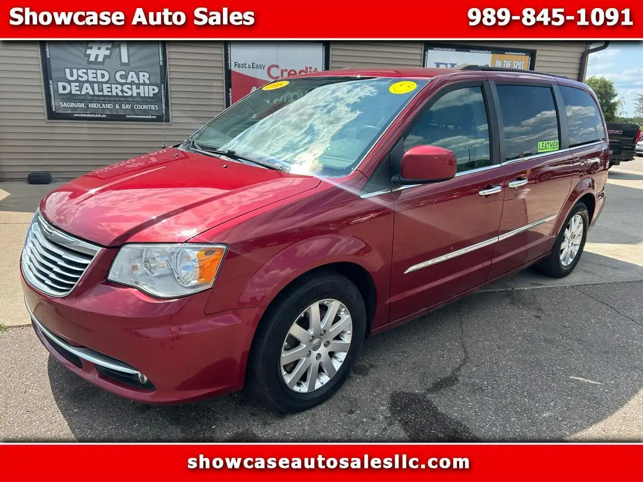2016 Chrysler Town & Country Touring's photo