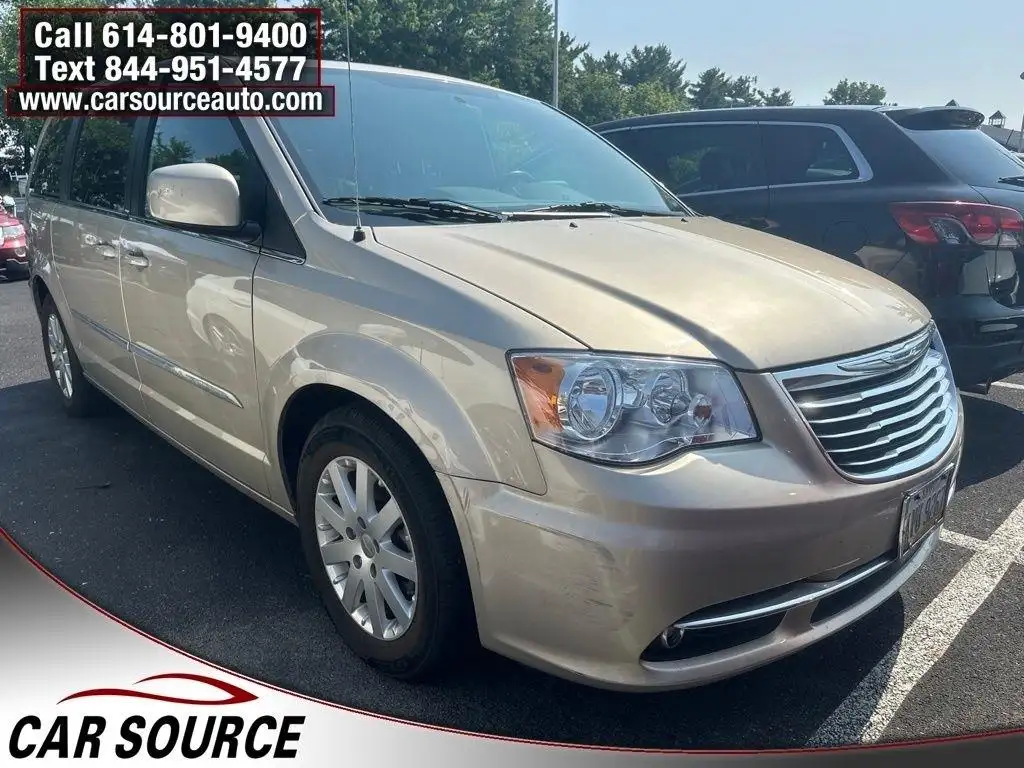 2014 Chrysler Town & Country Touring's photo
