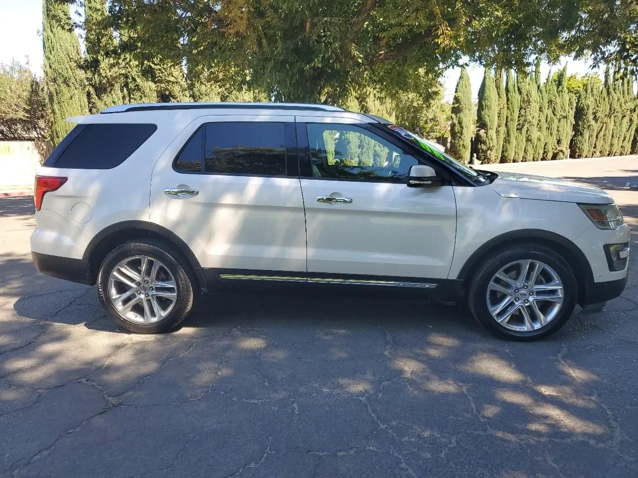 2016 Ford Explorer Limited FWD photo 4
