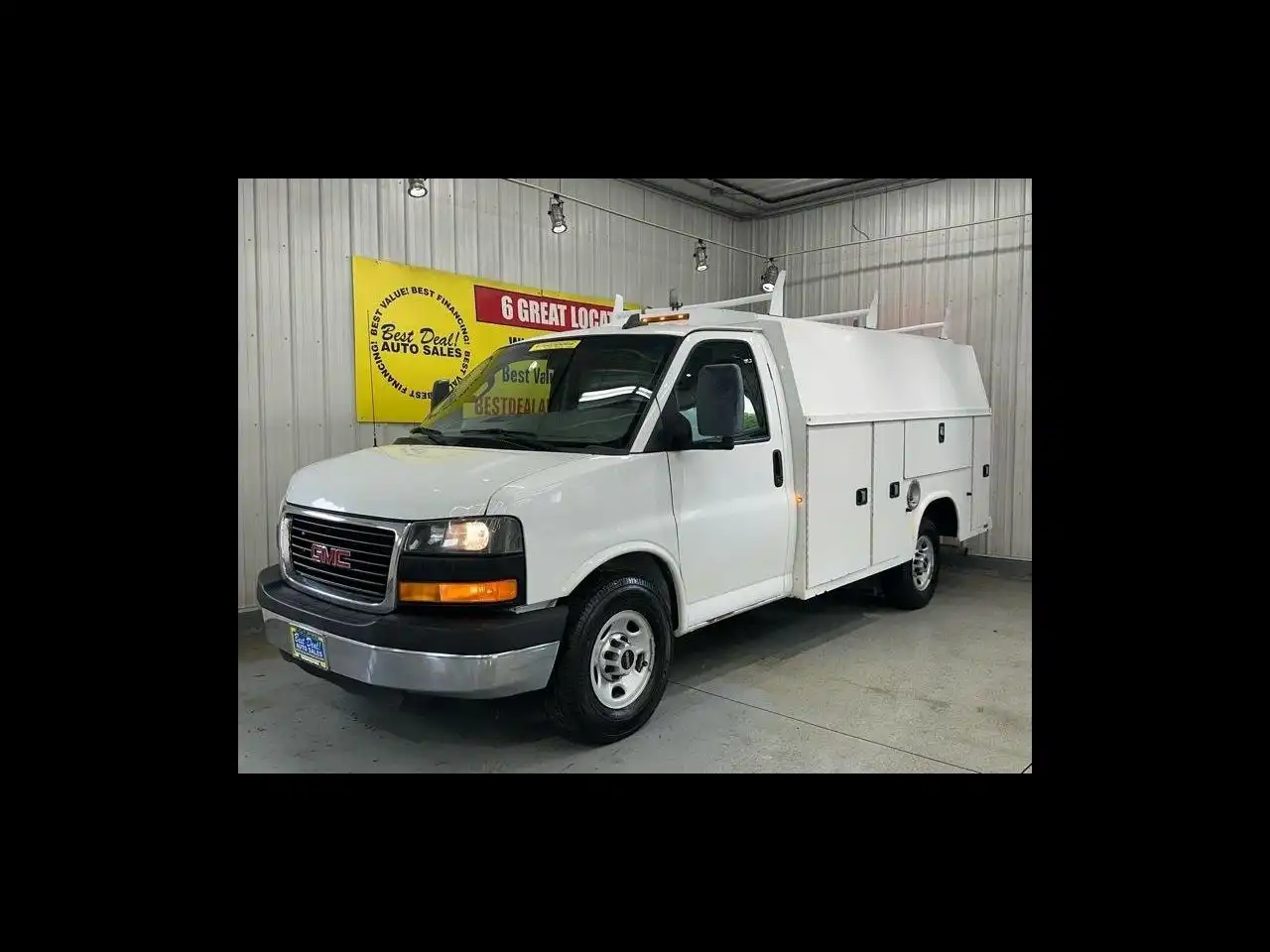 2016 GMC Savana 3500 139" WB's photo