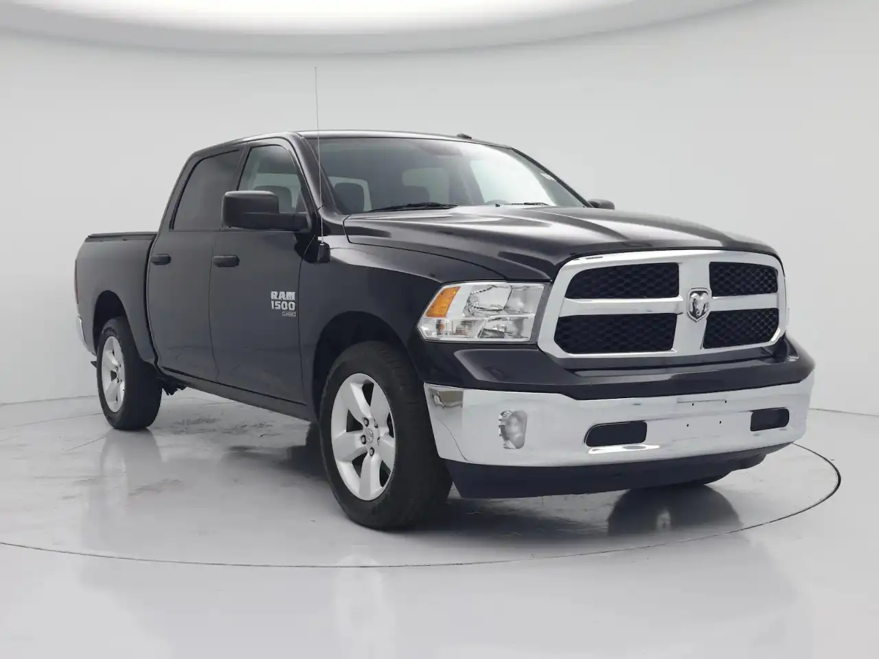 2023 RAM 1500 Classic SLT 4x4 Crew Cab 5'7's photo