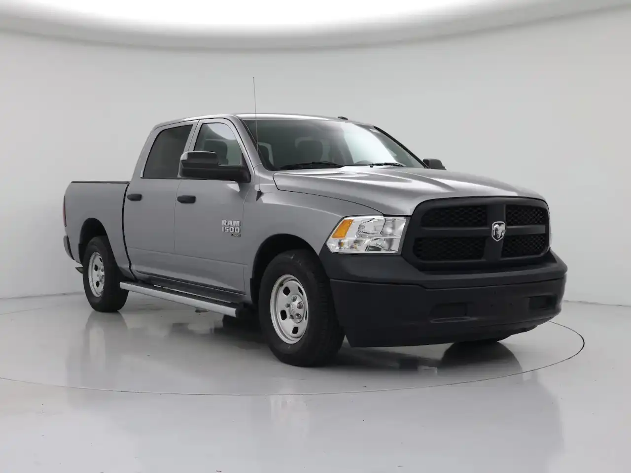 2022 RAM 1500 Classic SLT Crew Cab 5'7's photo