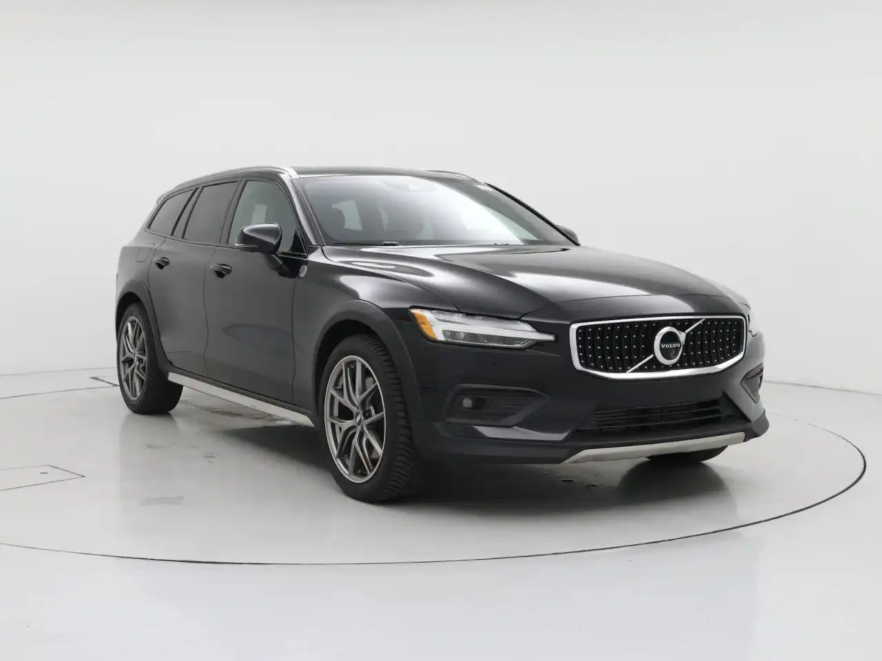 2018 Volvo V60 T5 AWD Cross Country's photo