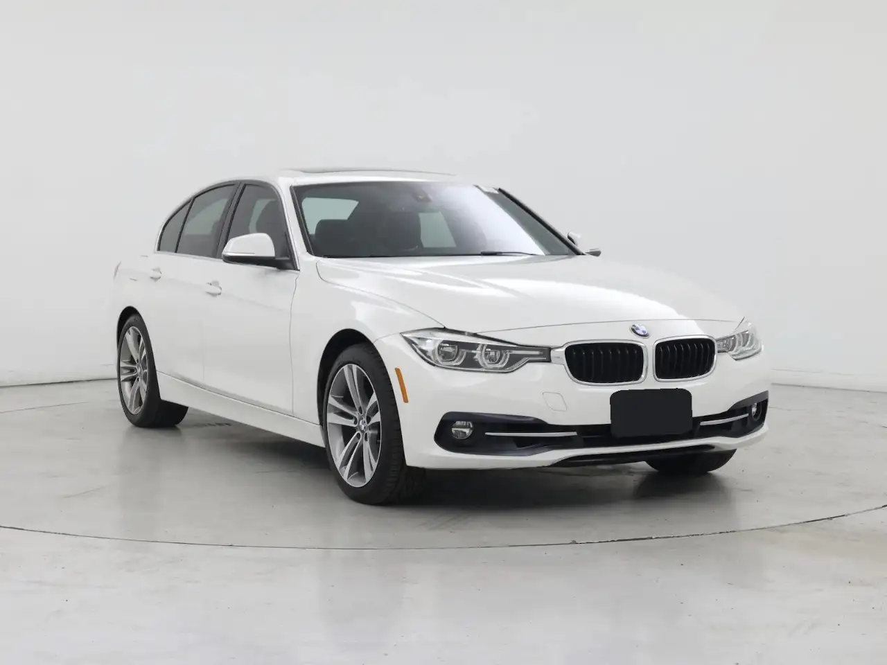 2018 BMW 3 Series 330i xDrive Sedan's photo