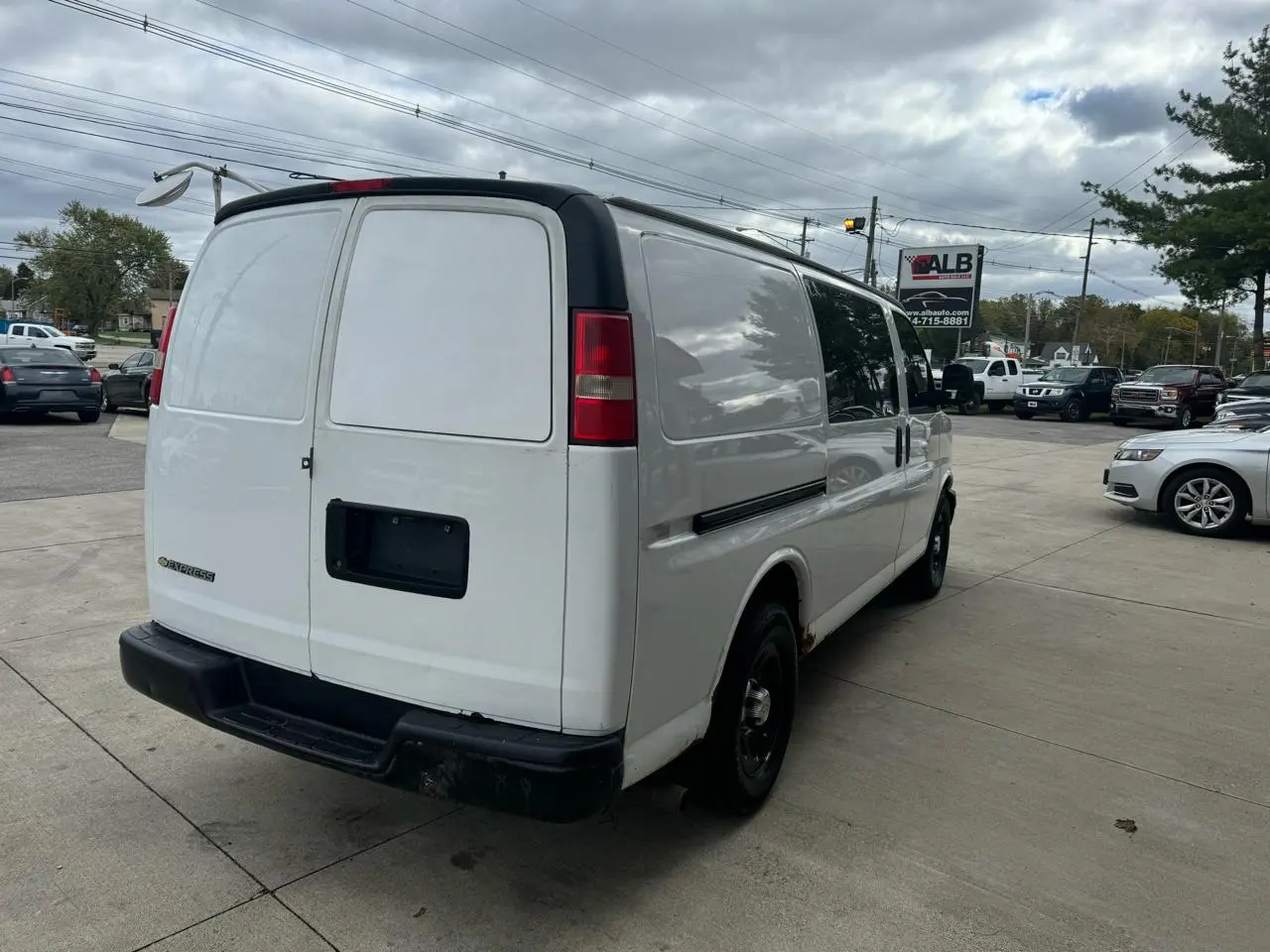 2012 Chevrolet Express 1500 Work Van photo 4
