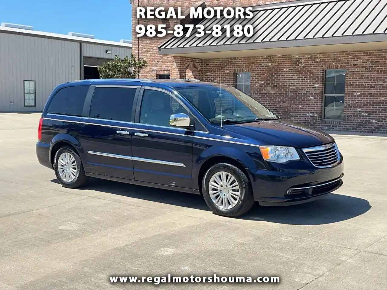 2012 Chrysler Town & Country Limited's photo