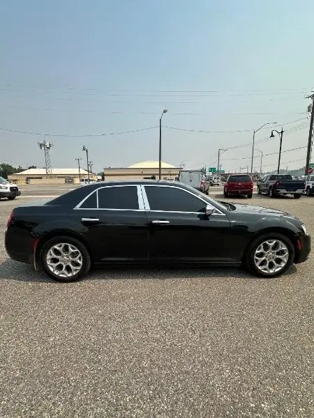 2017 Chrysler 300 C Platinum AWD photo 5