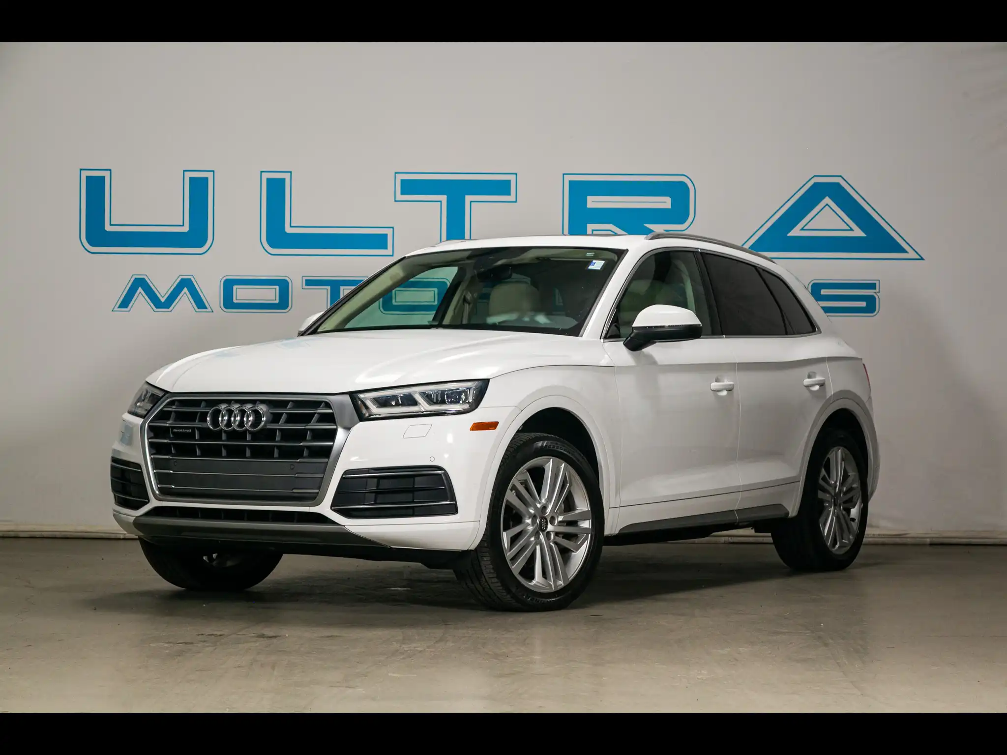 2018 Audi Q5 2.0T quattro S tronic Premium Plus's photo
