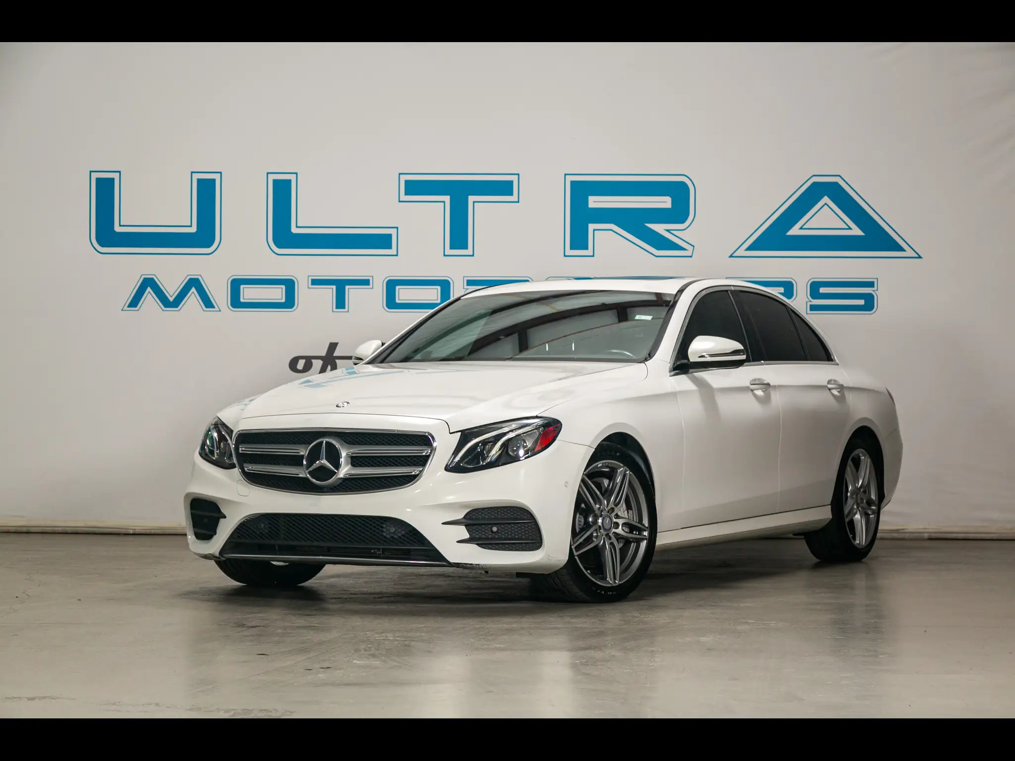 2017 Mercedes-Benz E-Class E300 4MATIC photo 1
