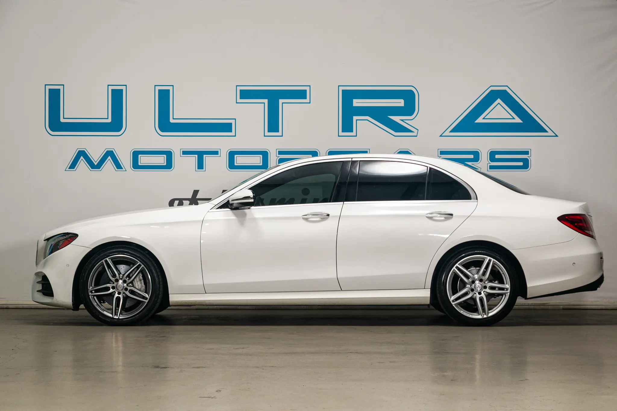 2017 Mercedes-Benz E-Class E300 4MATIC photo 3