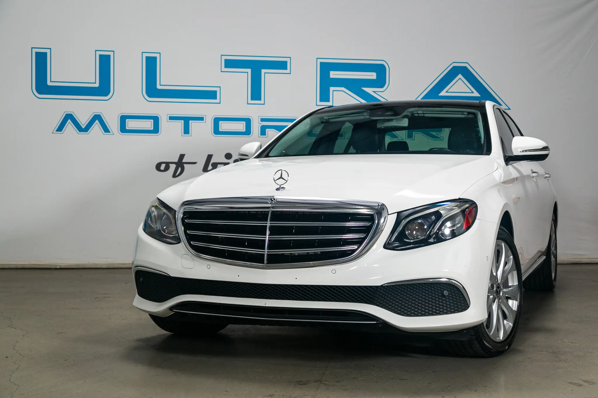 2018 Mercedes-Benz E-Class E300 4MATIC photo 3