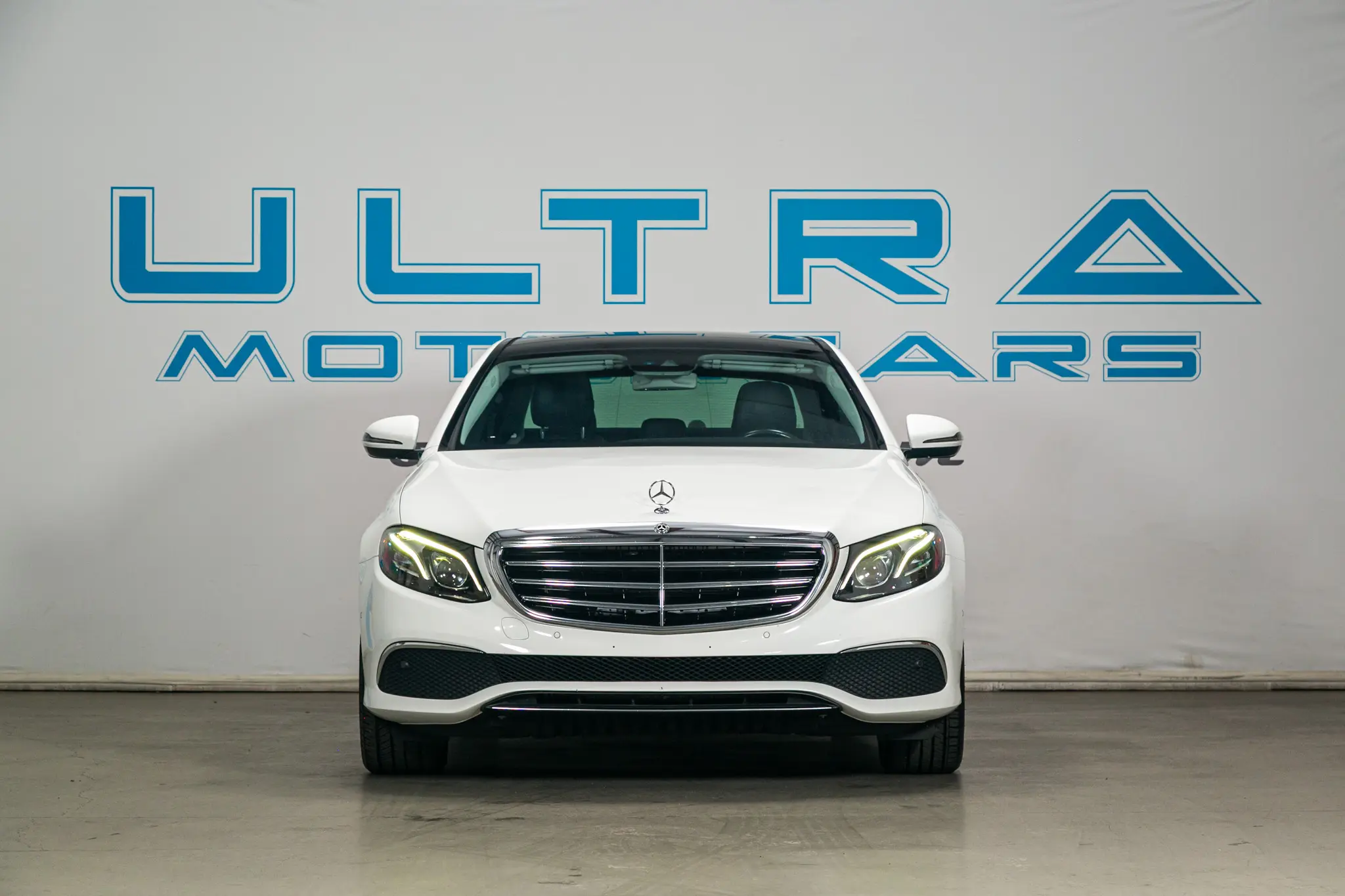2018 Mercedes-Benz E-Class E300 4MATIC photo 5