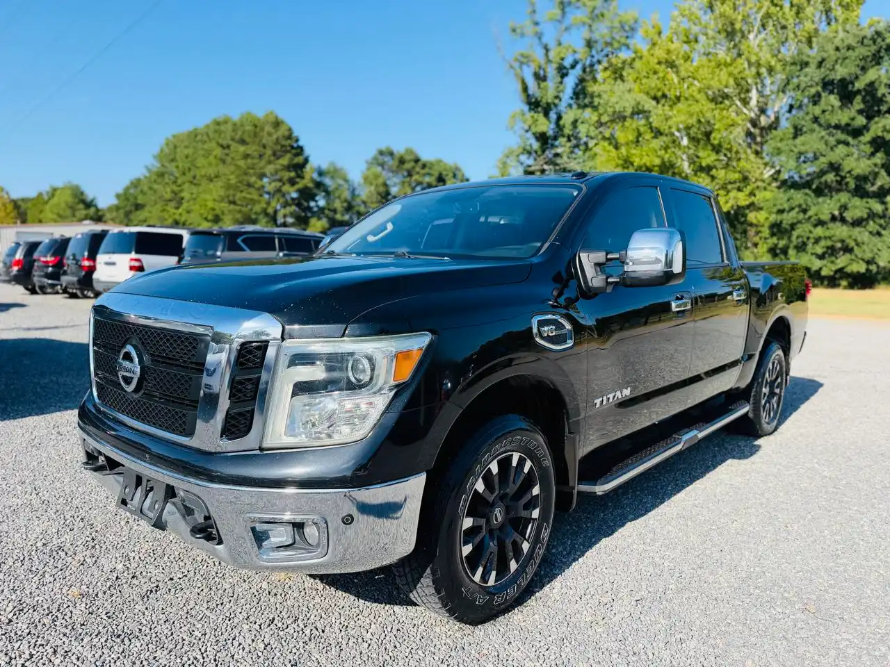 2017 Nissan Titan SL 4X4 Crew Cab's photo