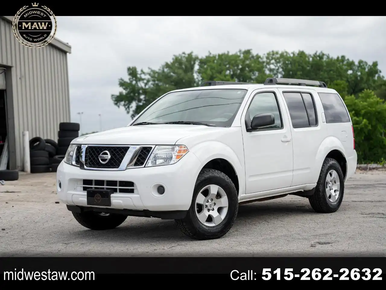 2010 Nissan Pathfinder LE 4X4's photo
