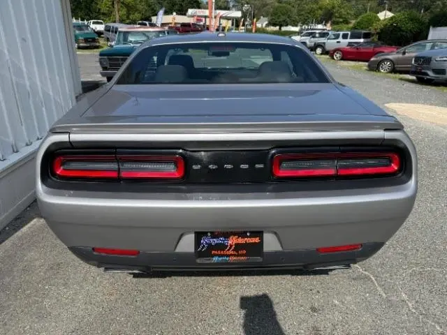 2015 Dodge Challenger R/T photo 4