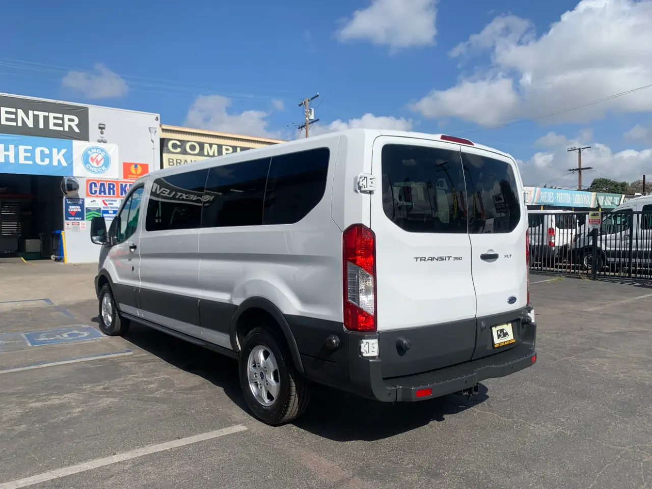 2017 Ford Transit 350 XLT Wagon Low Roof Sliding Pass. 148 photo 5