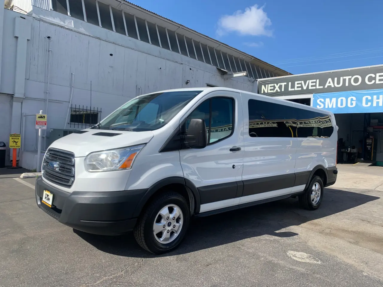 2017 Ford Transit 350 XLT Wagon Low Roof Sliding Pass. 148 photo 4