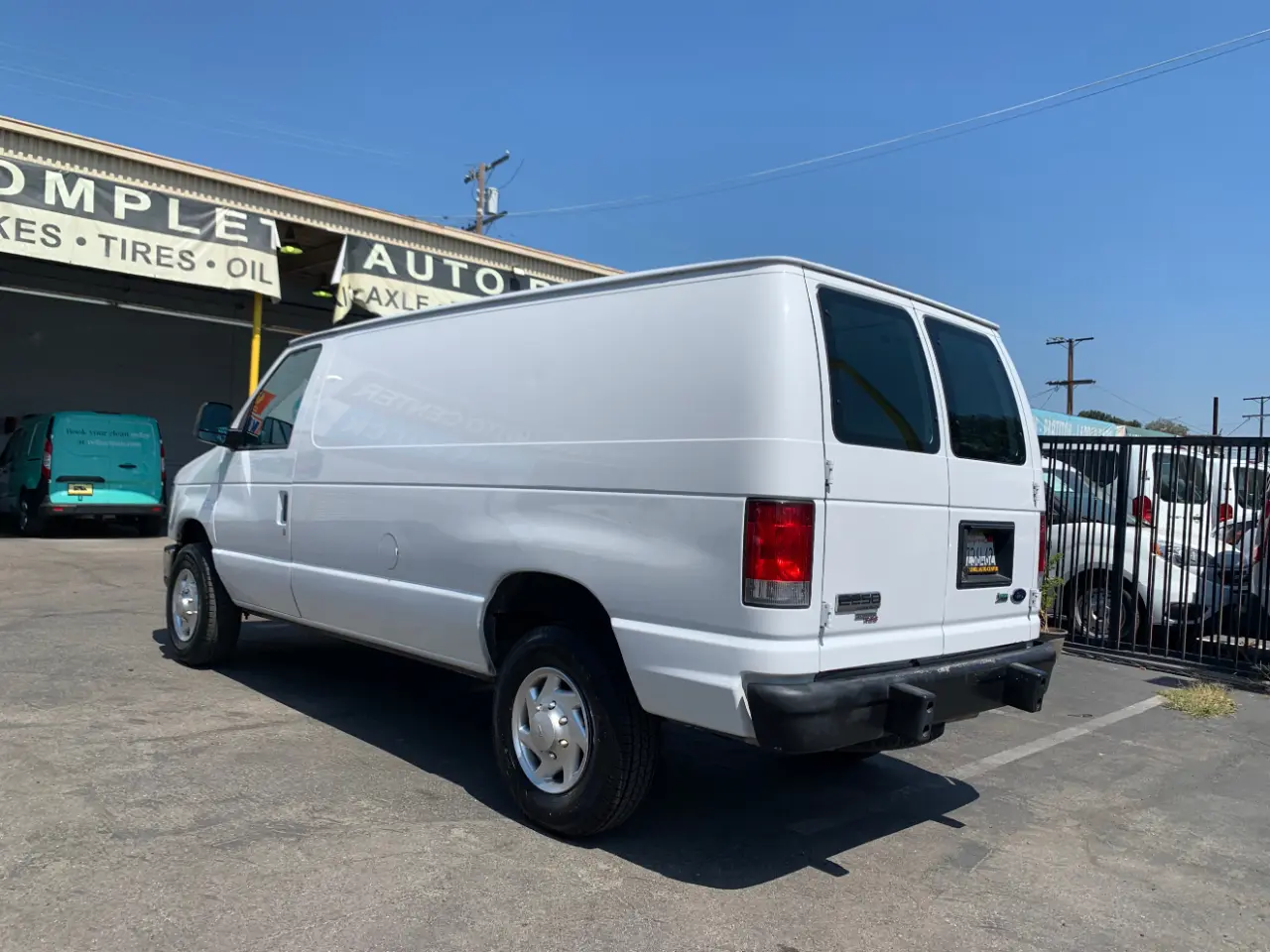 2013 Ford E-Series E-250 Van photo 5