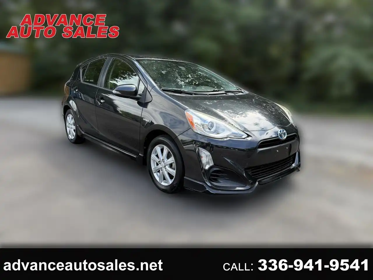 2017 Toyota Prius c Three's photo