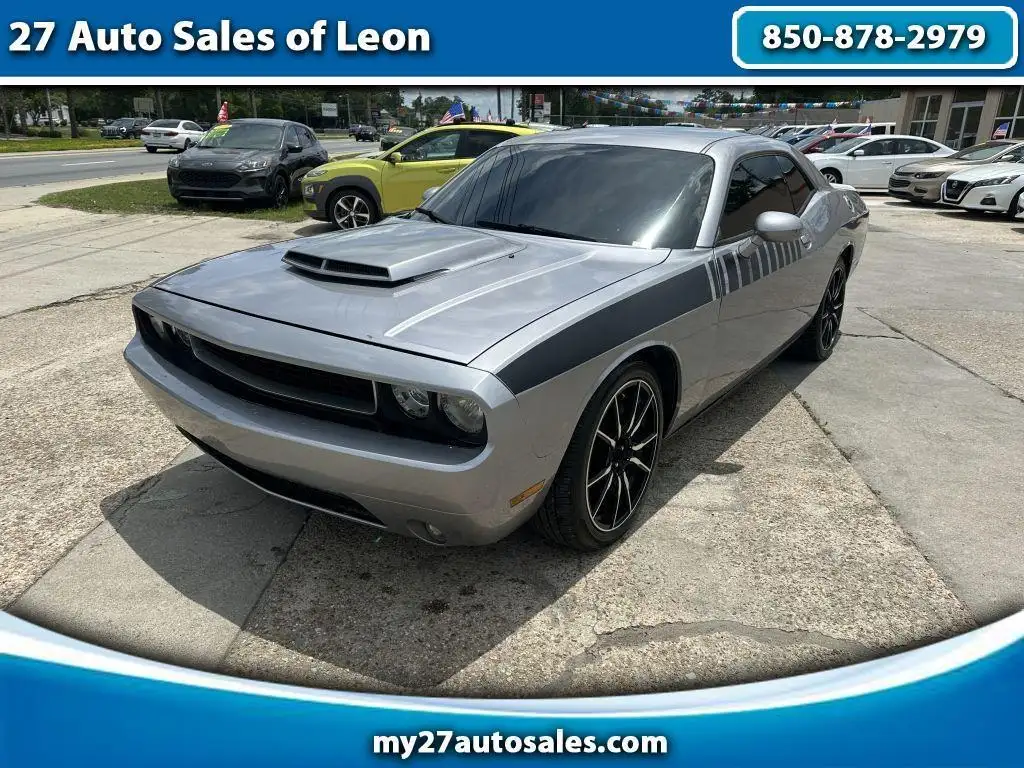 2014 Dodge Challenger R/T's photo
