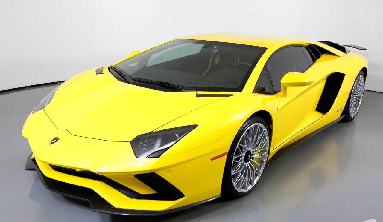 2017 Lamborghini Aventador S photo 4