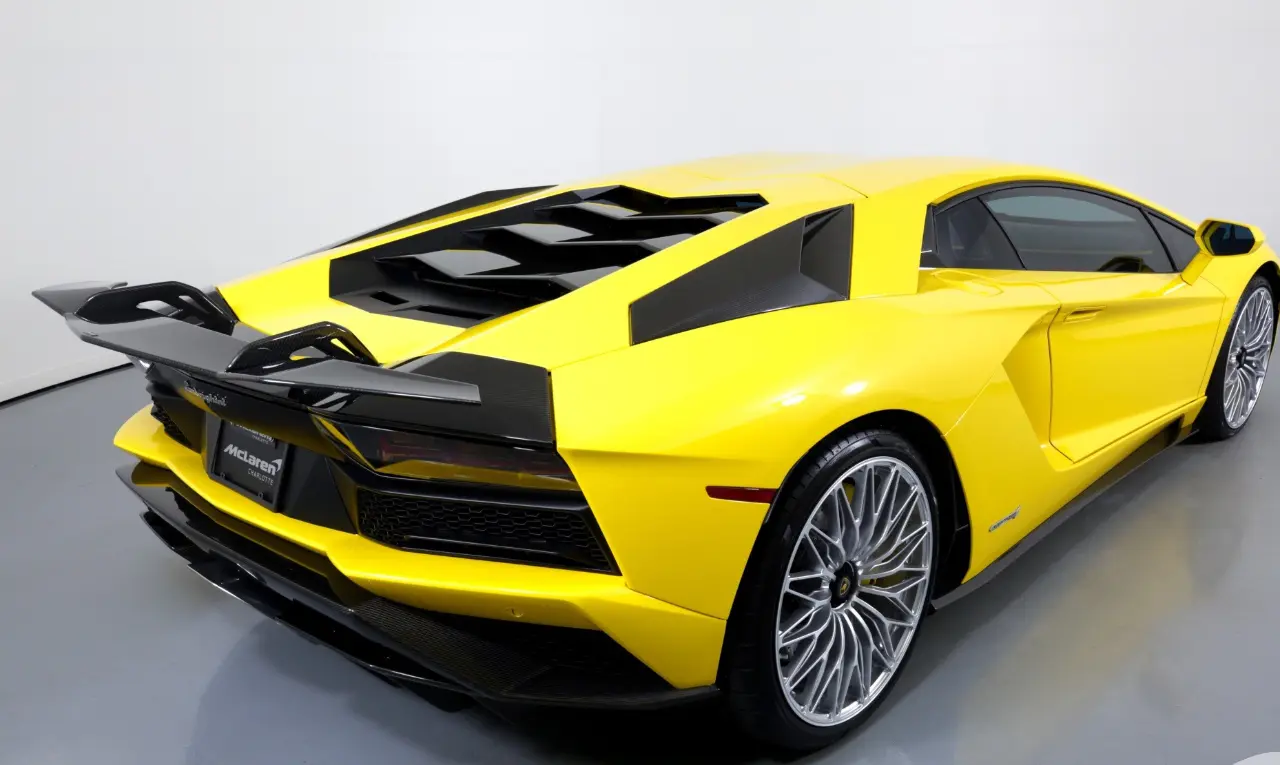 2017 Lamborghini Aventador S photo 5