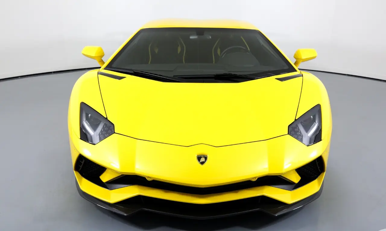 2017 Lamborghini Aventador S photo 3