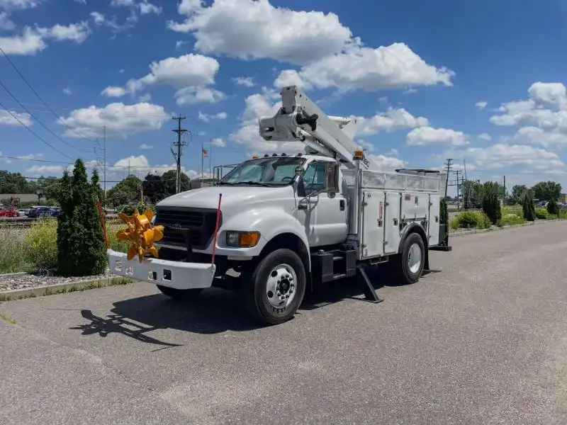 2003 Ford F-750's photo