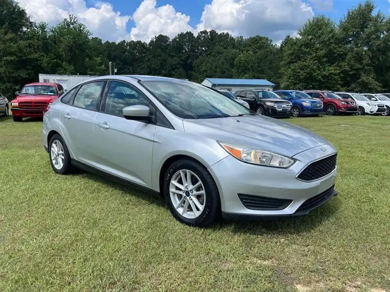 2018 Ford Focus SE Sedan's photo
