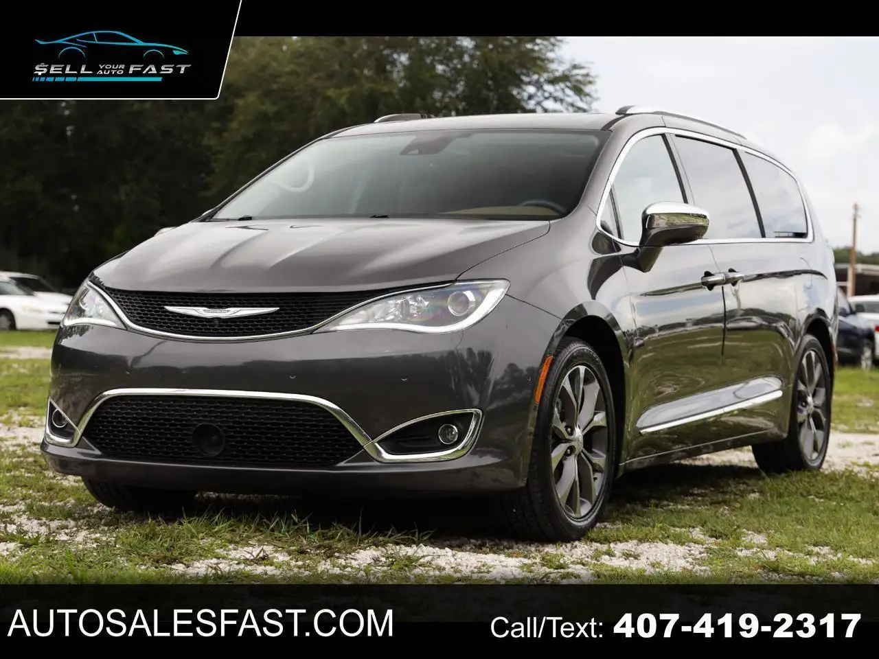 2017 Chrysler Pacifica Limited's photo