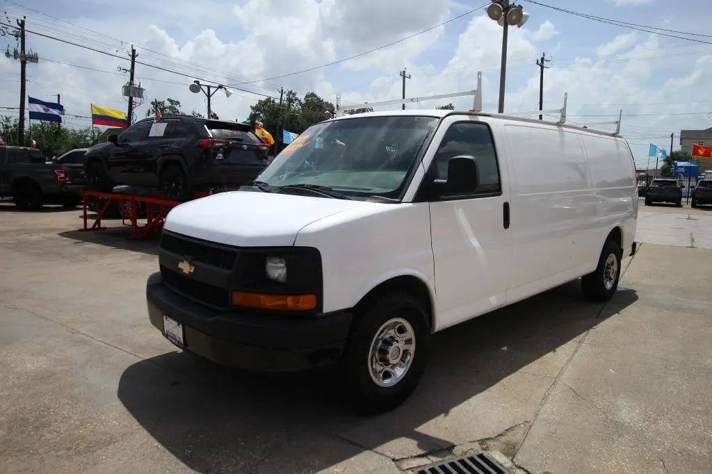 2017 Chevrolet Express 3500 Extended Work Van photo 3