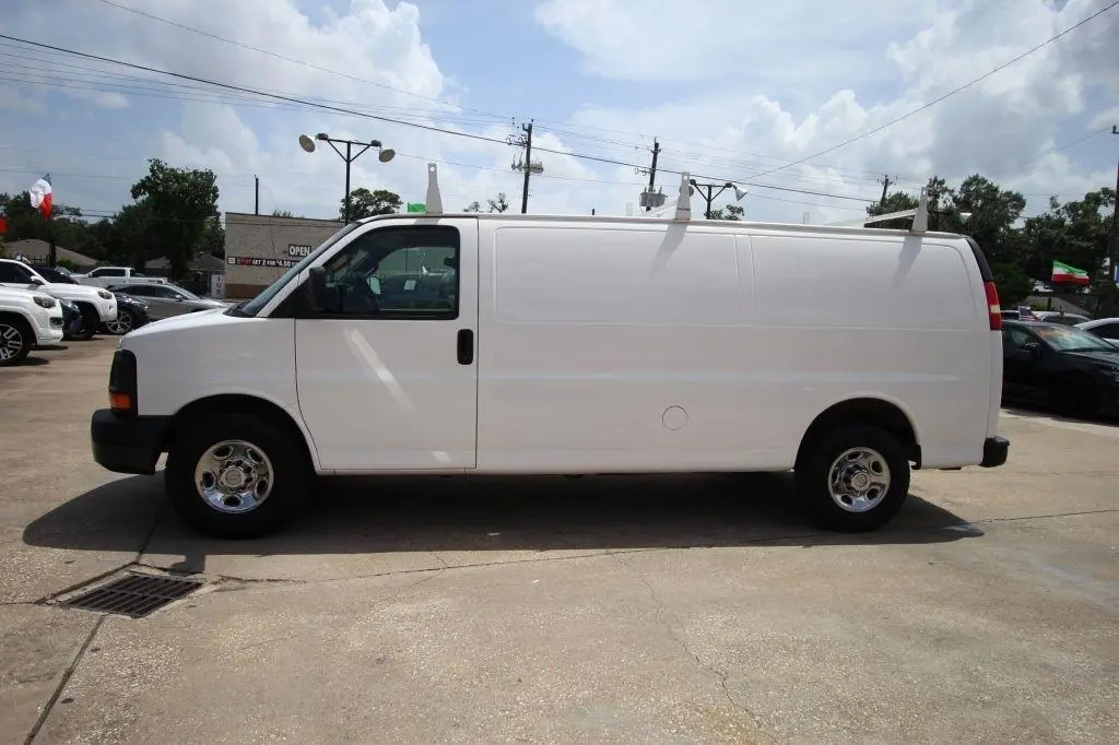 2017 Chevrolet Express 3500 Extended Work Van photo 4
