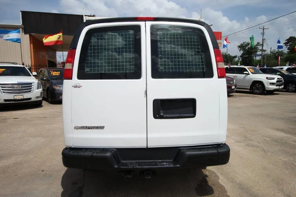 2017 Chevrolet Express 3500 Extended Work Van photo 5
