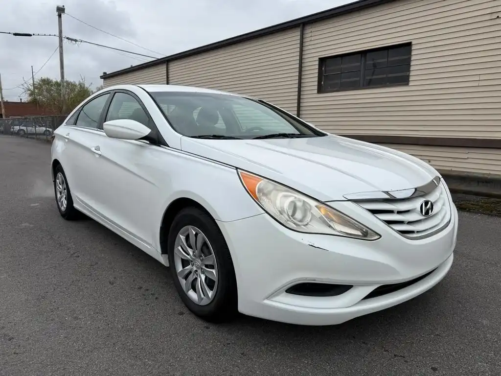 2012 Hyundai Sonata I4 GLS A T's photo