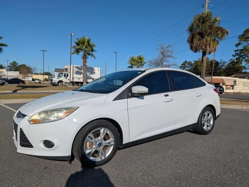 2014 Ford Focus Sedan SE's photo