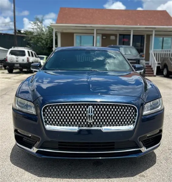 2017 Lincoln Continental Select FWD photo 3