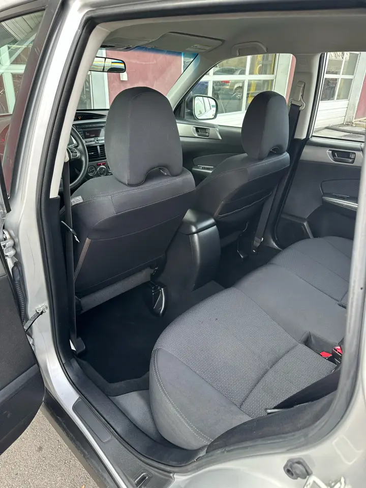 2011 Subaru Forester 2.5X AT photo 4