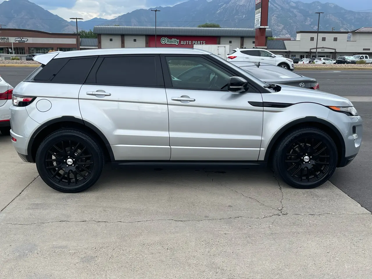 2012 Land Rover Range Rover Evoque Pure Plus 5 Door photo 4
