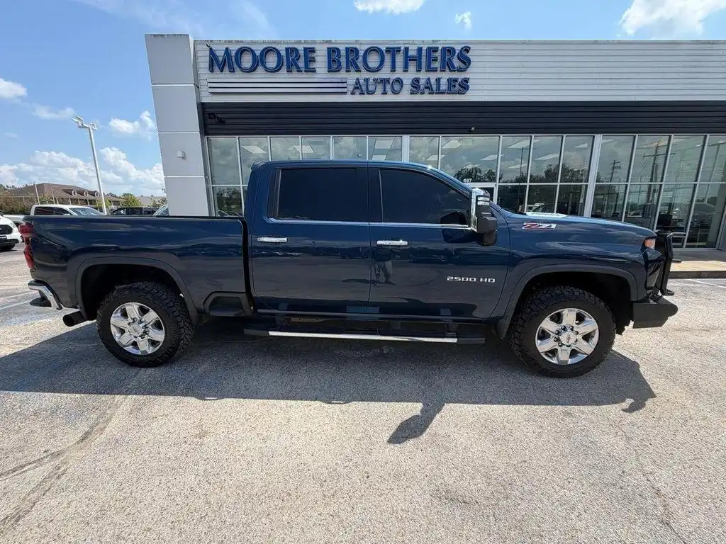 2021 Chevrolet Silverado HD LTZ 4WD Crew Cab Standard Box's photo