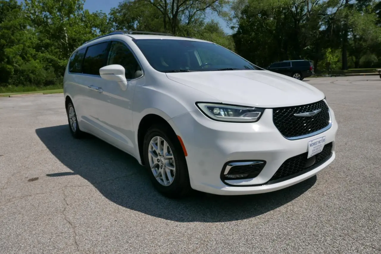 2021 Chrysler Pacifica Touring L photo 4